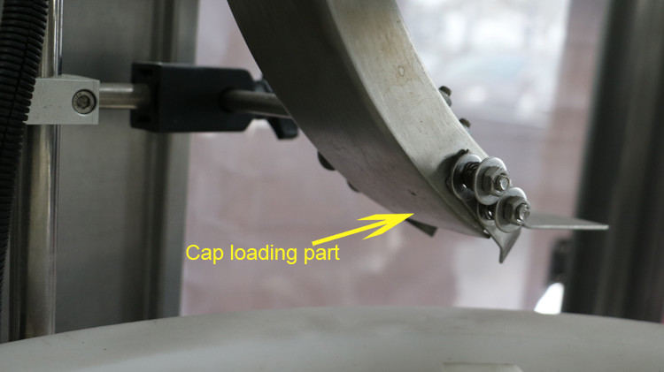 Kapak sızdırmazlık ve yıldız çarkı çalışan 500ml yuvarlak şişe dolum makinası